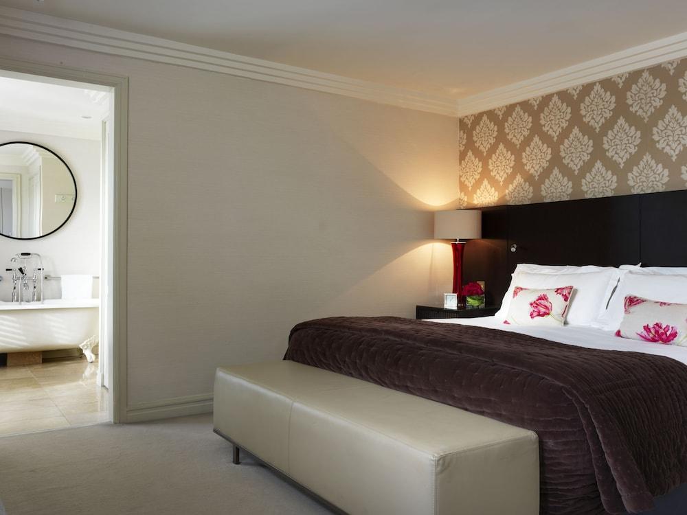 The Westbury Hotel Дублин Экстерьер фото A bedroom at the hotel