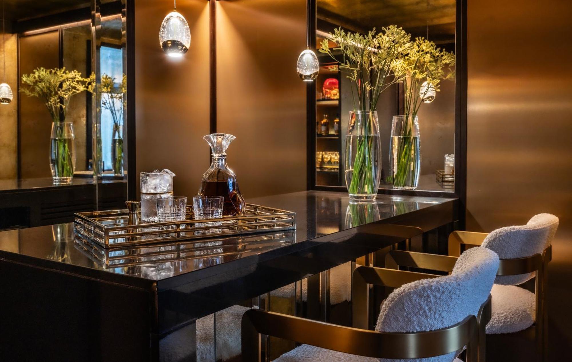 The Westbury Hotel Дублин Экстерьер фото The bar at the 100 Queen's Gate penthouse