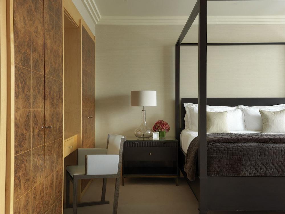 The Westbury Hotel Дублин Экстерьер фото A bedroom at The Connaught